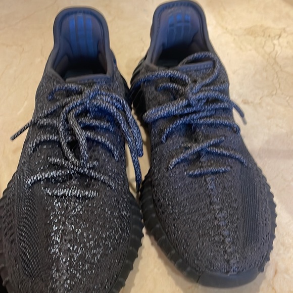 Yeezy size 7 Sneaker - Picture 2 of 10